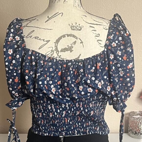 Shein floral blouse no damage - Picture 3 of 4